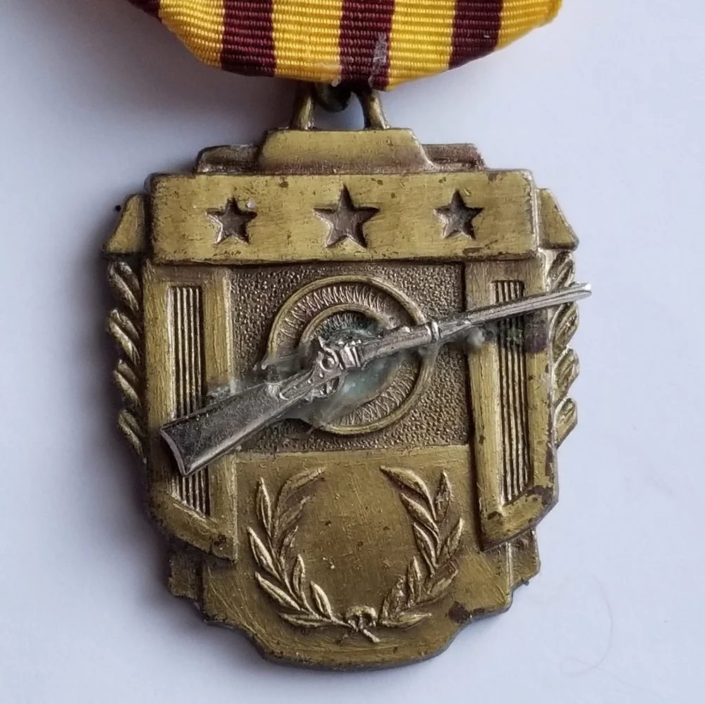 Vintage award medal pin Westwood Gun Club 1977 brooch